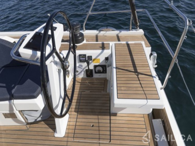 Oceanis 51.1 - Yacht Charter Sailica