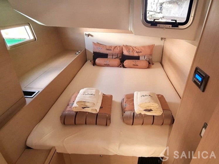Oceanis 51.1 - Yacht Charter Sailica