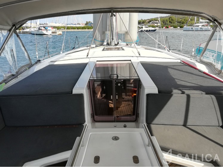 Oceanis 51.1 - Yacht Charter Sailica