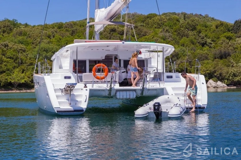 Lagoon 450  Flybridge - Yacht Charter Sailica