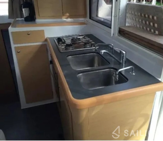 Lagoon 380 - Yacht Charter Sailica