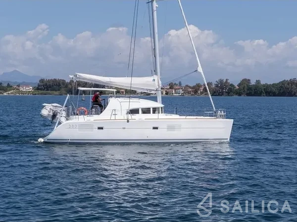 Lagoon 380 - Yacht Charter Sailica