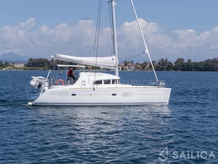 Lagoon 380 - Yacht Charter Sailica
