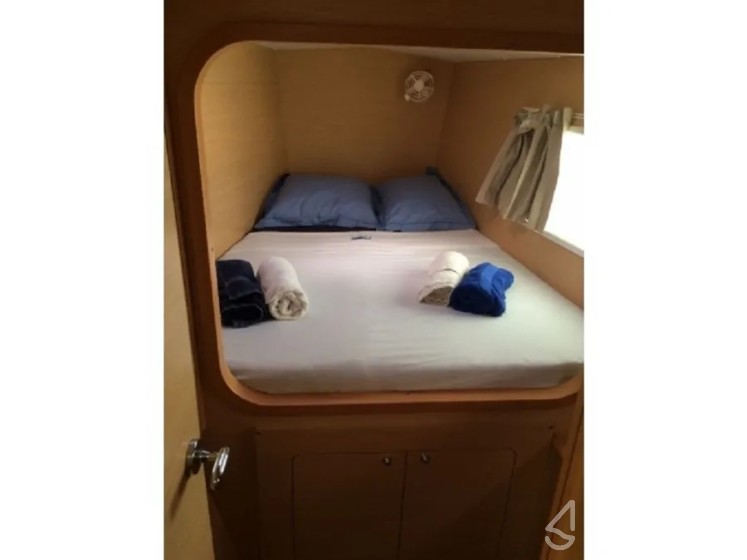 Lagoon 380 - Yacht Charter Sailica