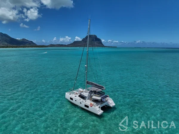 Nautitech 46 Fly - Yacht Charter Sailica