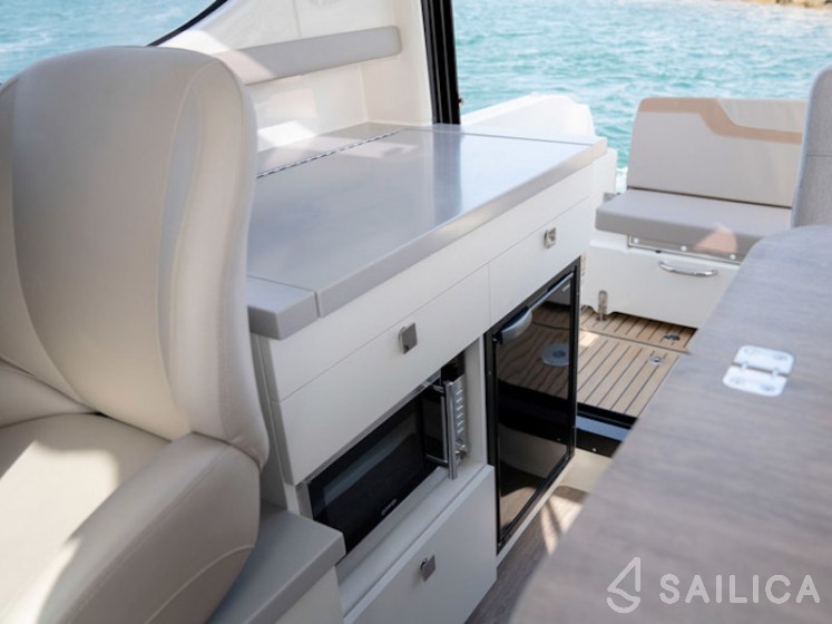 Quicksilver Activ 905 Weekend - Yacht Charter Sailica