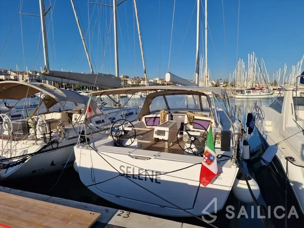 Dufour 430 - Yacht Charter Sailica