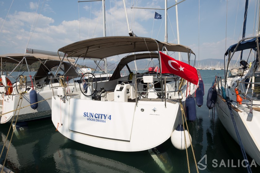 Sun Odyssey 440 - Yacht Charter Sailica