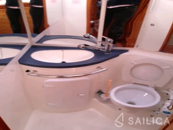 Bavaria 39 Cruiser - Yacht Charter Sailica