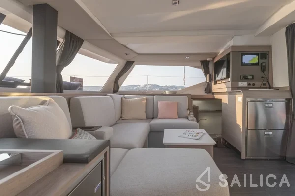 Isla 40 - Yacht Charter Sailica