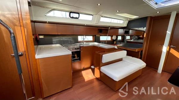 Oceanis 51.1 - Yacht Charter Sailica