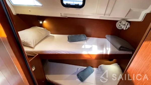 Oceanis 51.1 - Yacht Charter Sailica