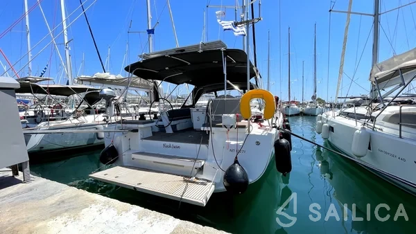 Oceanis 51.1 - Yacht Charter Sailica