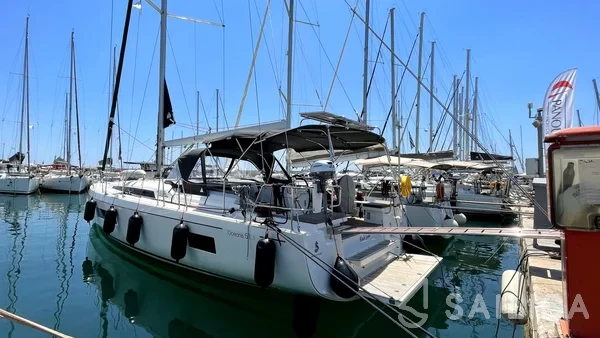 Oceanis 51.1 - Yacht Charter Sailica