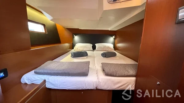 Oceanis 51.1 - Yacht Charter Sailica