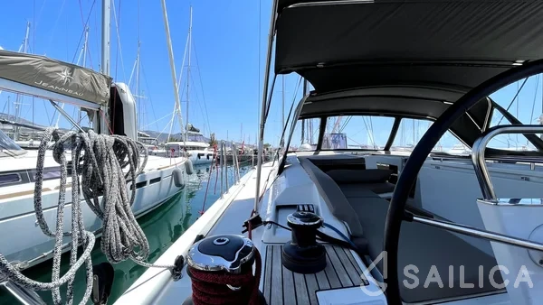 Oceanis 51.1 - Yacht Charter Sailica