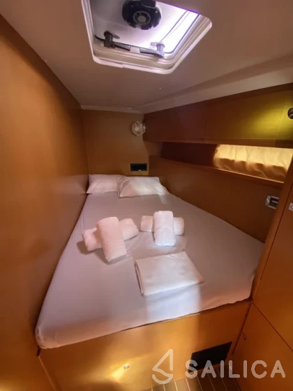 Jeanneau 53 - Yacht Charter Sailica
