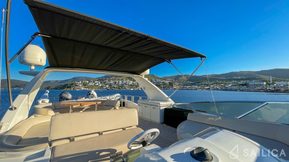 Azimut 75 Flybridge - Yacht Charter Sailica