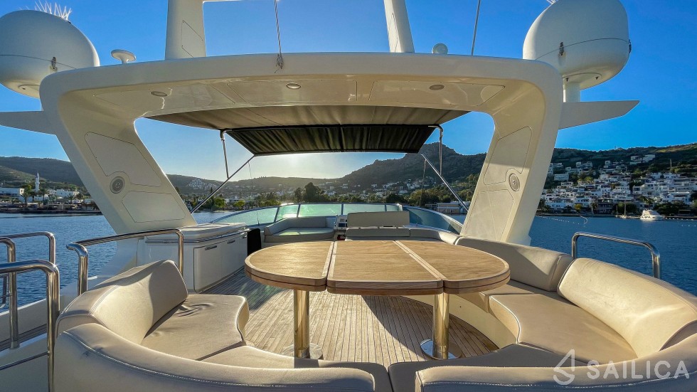 Azimut 75 Flybridge - Yacht Charter Sailica