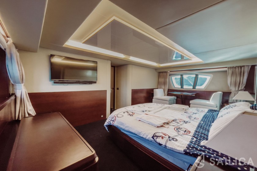 Azimut 75 Flybridge - Yacht Charter Sailica