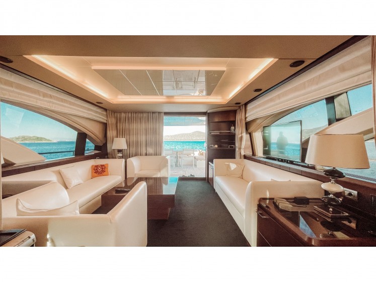 Azimut 75 Flybridge - Yacht Charter Sailica