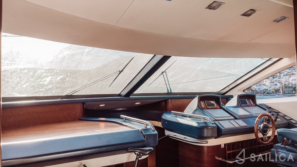 Azimut 75 Flybridge - Yacht Charter Sailica