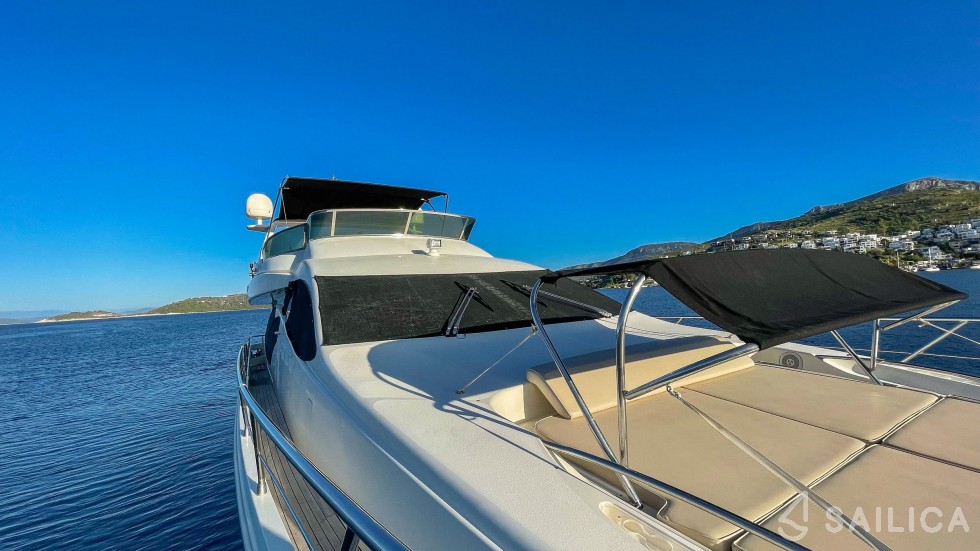 Azimut 75 Flybridge - Yacht Charter Sailica