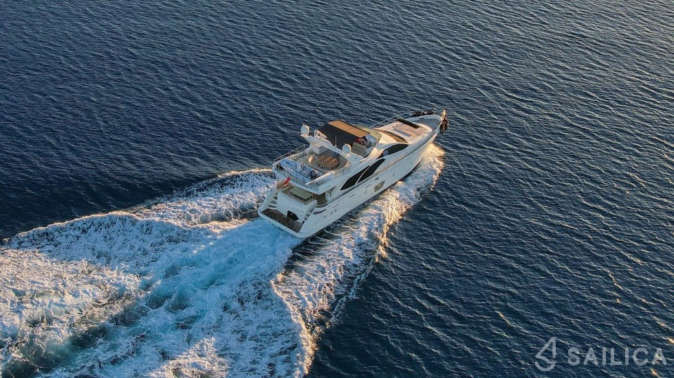 Azimut 75 Flybridge - Yacht Charter Sailica