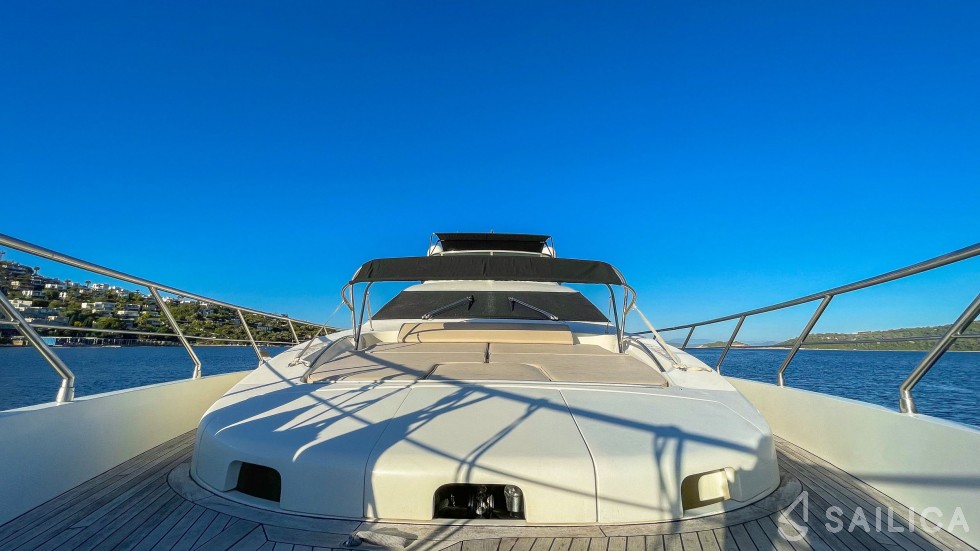 Azimut 75 Flybridge - Yacht Charter Sailica
