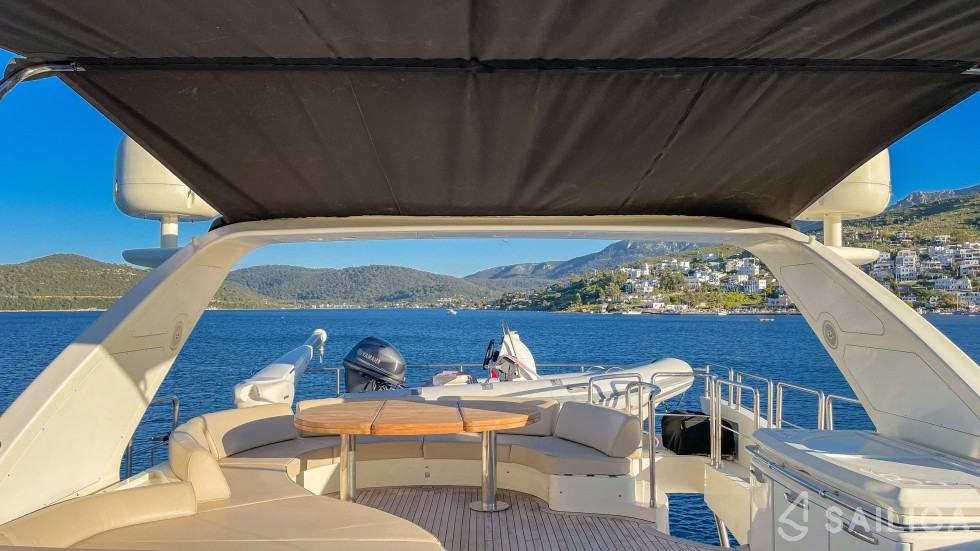 Azimut 75 Flybridge - Yacht Charter Sailica