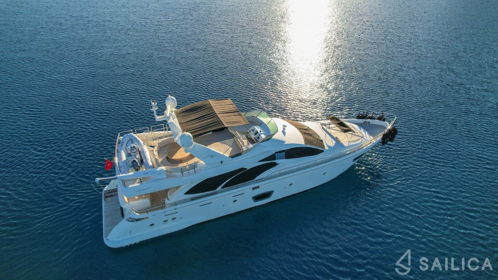 Azimut 75 Flybridge - Yacht Charter Sailica