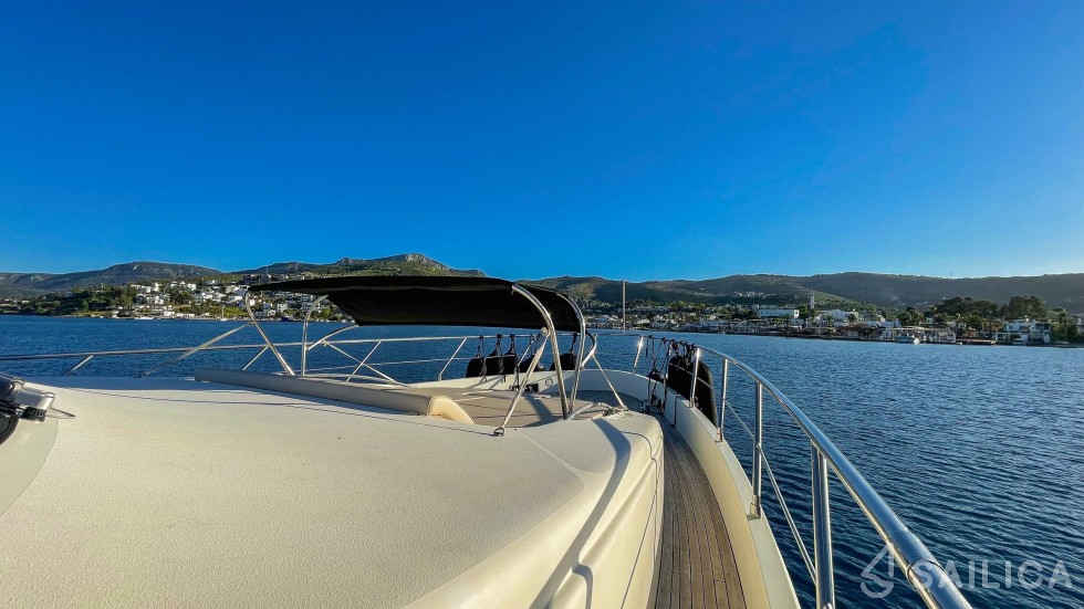 Azimut 75 Flybridge - Yacht Charter Sailica
