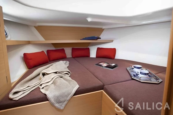 Delphia Escape 800 - Yacht Charter Sailica