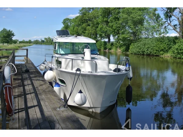 Delphia Escape 800 - Yacht Charter Sailica