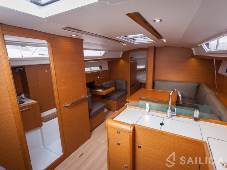 Sun Odyssey 410 - Yacht Charter Sailica
