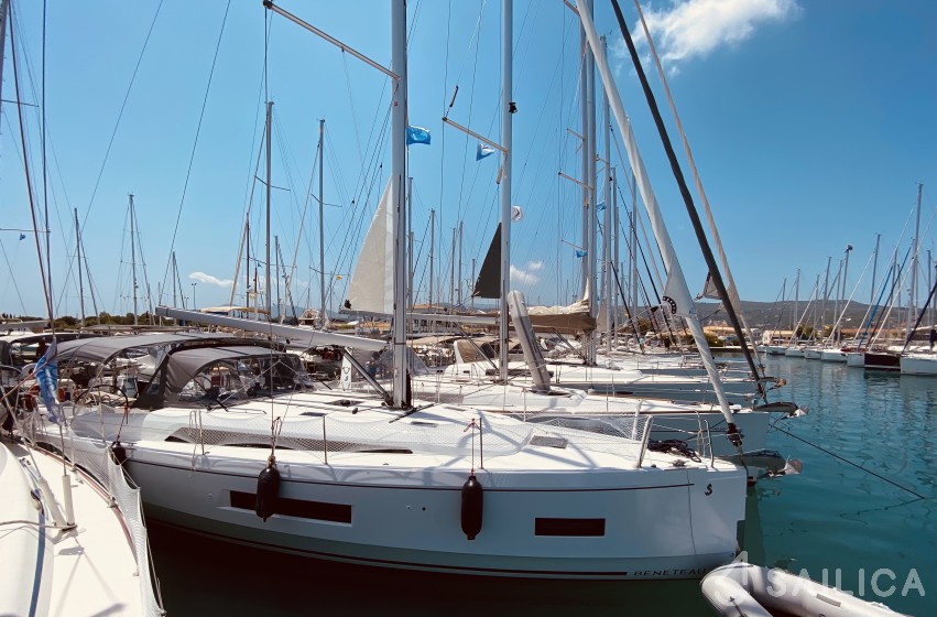 Oceanis 40.1 - Yacht Charter Sailica