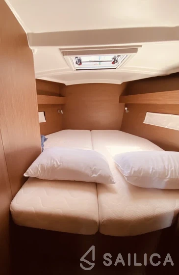 Oceanis 40.1 - Yacht Charter Sailica