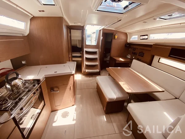 Oceanis 40.1 - Yacht Charter Sailica