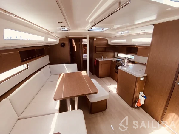 Oceanis 40.1 - Yacht Charter Sailica