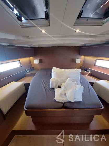 Oceanis 51.1 - Yacht Charter Sailica