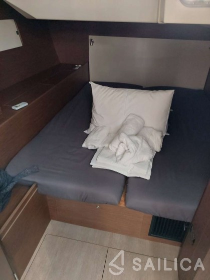 Oceanis 51.1 - Yacht Charter Sailica