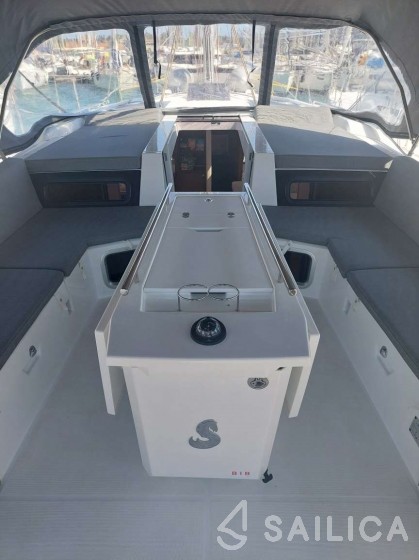 Oceanis 51.1 - Yacht Charter Sailica