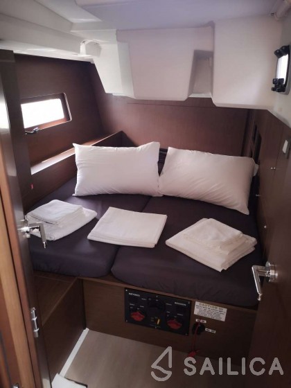 Oceanis 46.1 - Yacht Charter Sailica
