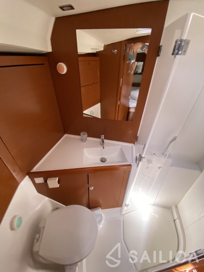 Oceanis 45 - Yacht Charter Sailica