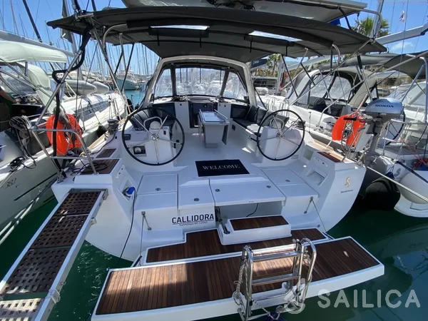 Oceanis 45 - Yacht Charter Sailica