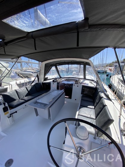 Oceanis 45 - Yacht Charter Sailica