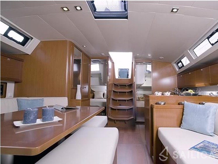 Oceanis 45 - Yacht Charter Sailica