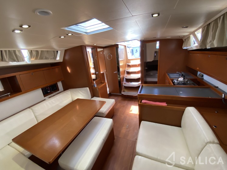 Oceanis 45 - Yacht Charter Sailica