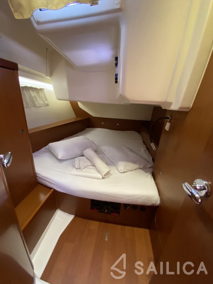 Oceanis 45 - Yacht Charter Sailica