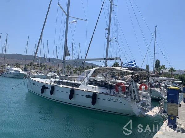 Oceanis 45 - Yacht Charter Sailica